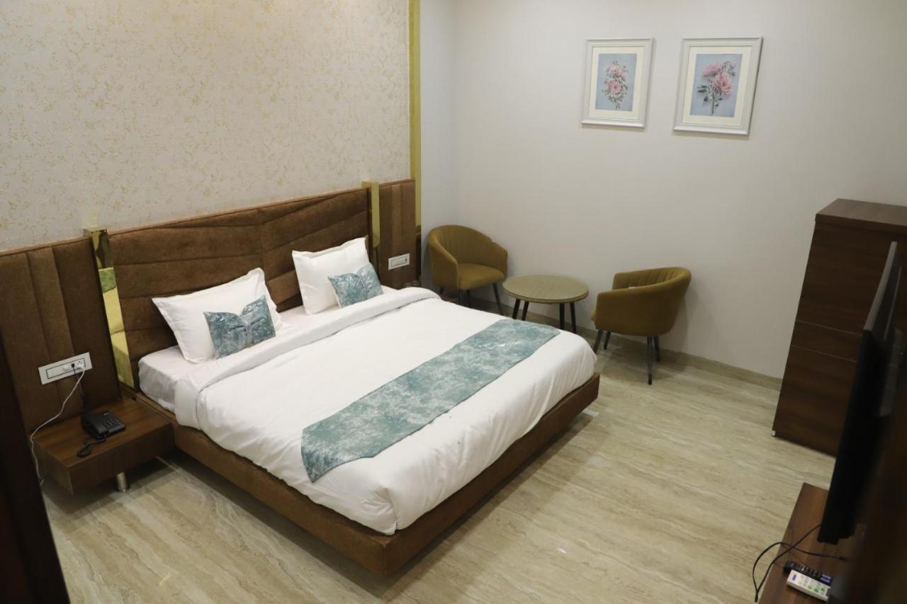 The Royal Casa Hotel Ludhiana Eksteriør billede